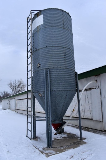 6' diameter x 4 rings tall bulk feed bin, buyer is responsible for removal and loading,