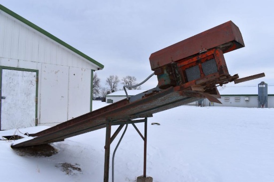 Clay barn cleaner approximately 160' of chain with outside load stand chute with motor,