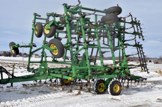 John Deere 980 Field Cultivator 45.5', Double Fold 3 Bar Tine Harrow, Big Gauge Wheels,