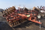 International 475 Tandem Disc, 22', Hydraulic Fol