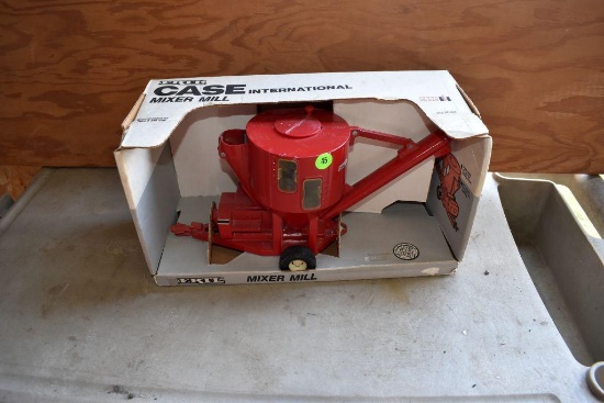 Ertl Case IH Mixer Mill, 1/16 Scale