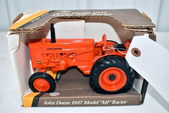 Ertl John Deere MI Tractor 1/16 Scale with box