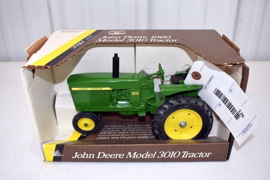 Ertl John Deere 3010 Tractor 1/16 scale with box