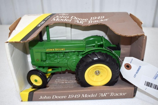 Ertl John Deere AR Tractor 1/16 scale with box