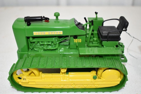 Ertl John Deere 1010 Crawler