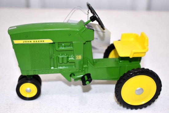 Ertl John Deere 20 Series Toy Pedal Tractor