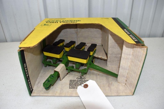 Ertl Blue Print Replica John Deere 4 Row Corn Planter 1/16 scale with box