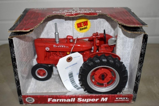 Ertl Farmall Super M 1/16 Scale with box