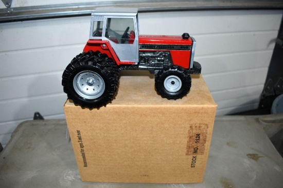 Ertl Massey Ferguson 699 1985 Special Edition 1/16 scale with packing box
