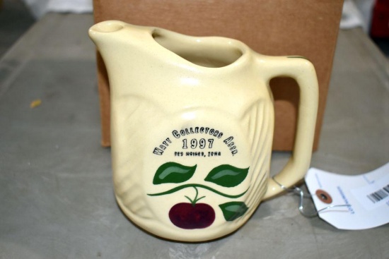 Watt Collectors Association 1997 Refrigerator Pitcher Artist in the Park Des Moines IA