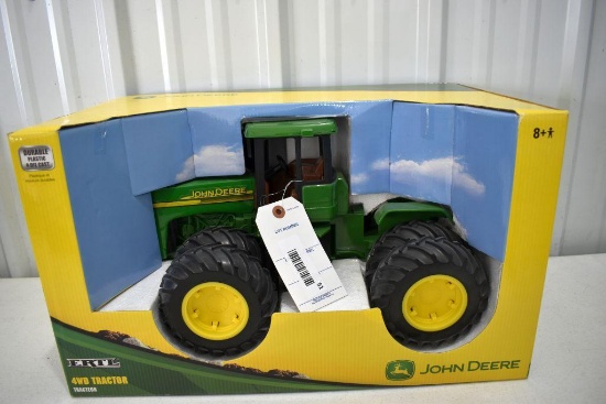 Ertl John Deere 4 Wheel Drive Tractor in box