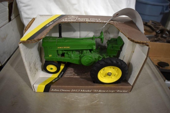 Ertl John Deere 70 Row Crop Tractor, 1/16th, with box