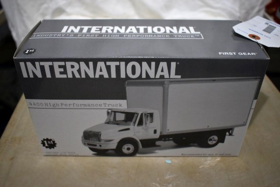 First Gear International High Performance Van Truck 1/34 scale with box