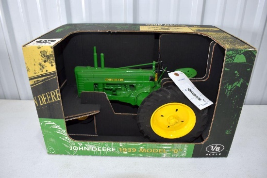 Country Classics 1939 John Deere B Tractor, 1/8th Scale, with box
