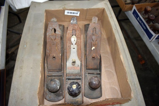 1 Stanley Bailey No 5, 1 Fulton and 1 Unmarked Planes