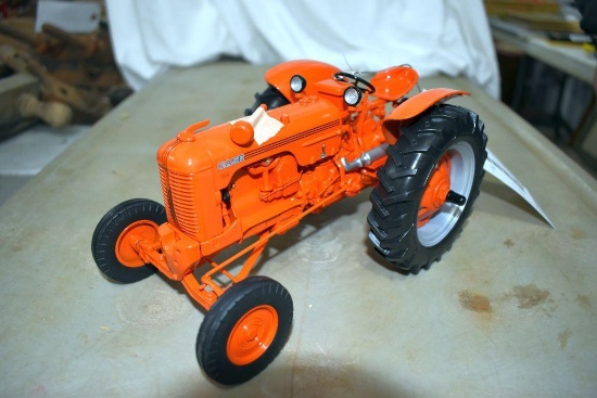 Ertl Case DC-4 Highly Detailed Tractor 1/16, no box