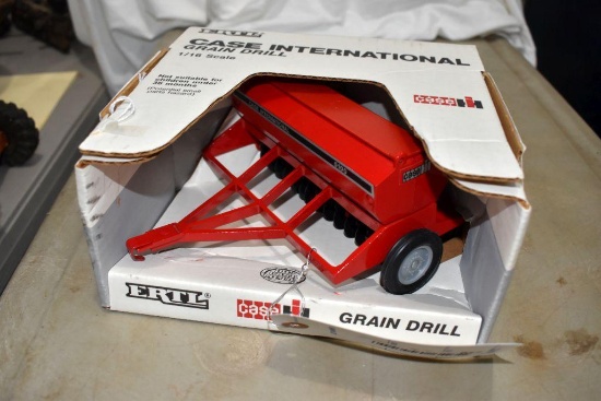 Ertl Case IH 5100 Grain Drill, 1/16th, with box