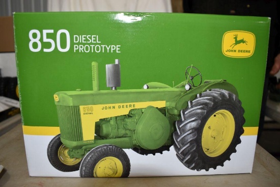 Ertl John Deere 850 Diesel Prototype Tractor, 1/16th, with box