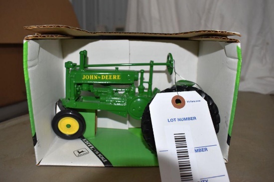 Ertl John Deere A Tractor, 1/16, with box