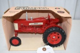 Ertl Farmall 350 Tractor 1/16 scale with box