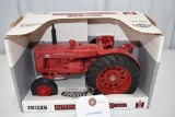 Ertl International 600 Diesel Tractor 1/16 scale with box