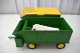 Original Ice Cream Box Ertl John Deere Chuck Wagon, Box in good condition