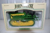 Ertl Collector Edition John Deere Crawler 1/16 scale with box