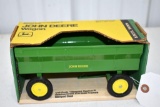 Ertl Blue Print Replica John Deere Wagon 1/16 scale with box