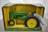 Ertl John Deere 60 Tractor 1/16 scale with box