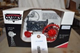 Country Classic Farmall F-12 Tractor 1/16 with box