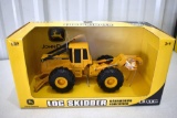 Ertl John Deere Log Skidder, 1/32, with box