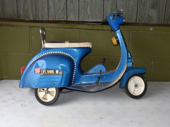 LARGE ANTIQUE AND COLLECTIBLE AUCTION