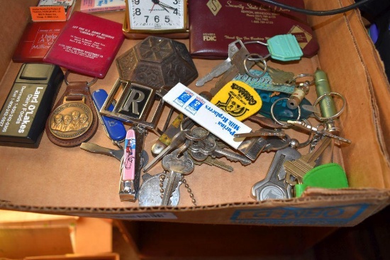 Old Glasses, advertising items and keys