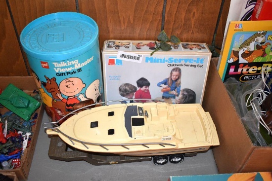 GAF Talking View-Master Gift Pak III, Tiara Boat, Tupperware Toys Mini-Serve-It set