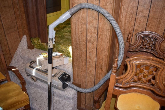 2 Vacuum cleaners
