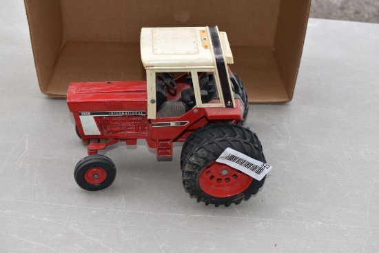 Ertl International 1586 Tractor, 1/16 scale, no box