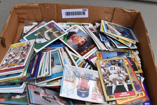 Assortment of 1980's Tops baseball cards