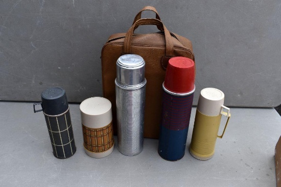 Thermos with carrying case