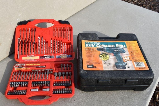Cordless drill, bit set