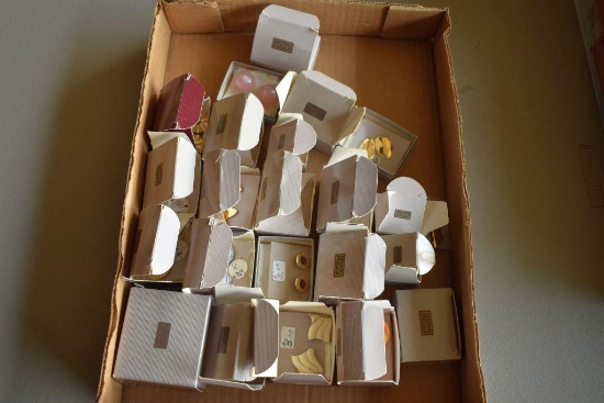 Assorted costume jewelry