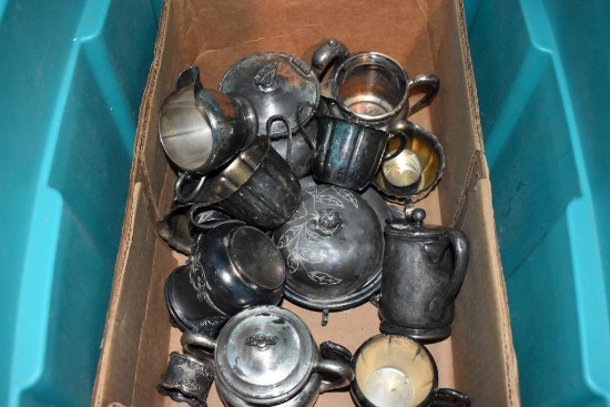Assorted silverplated items
