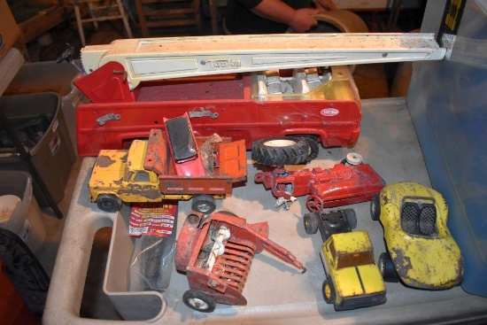 Assortment of 1970's Tonka and farm toys