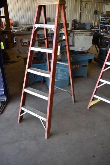 Warner 6 foot Fiberglass Ladder