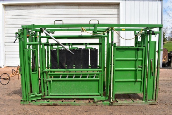 Real-Tuff Livestock Squeeze/Head Gate Shoot, Like New