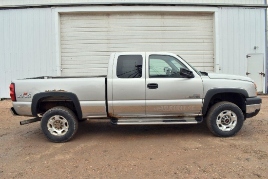 2006 Chevy 2500HD Pickup, 4x4, 6.6L Duramax, Auto, Ext Cab, 224,035 Miles, Cloth, With Boss