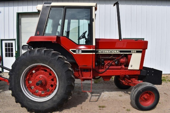 1977 International 886 2WD Tractor, 6938 Hours, 18.4x34, 540/1000PTO, 3pt, 2 Hydraulic,