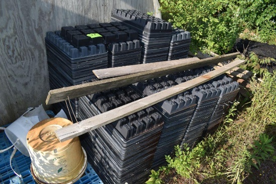 Planter tray son plastic pallets