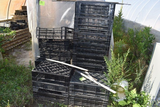 Plastic carrying crates