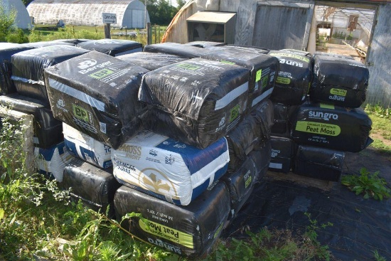 Pallet of peat moss, approx. 15 bags