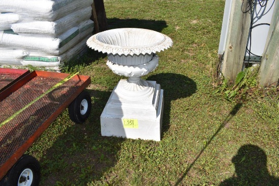 25" Tall Metal G.E.WAL Bridge AGT Buffalo Pedestal Bird Bath